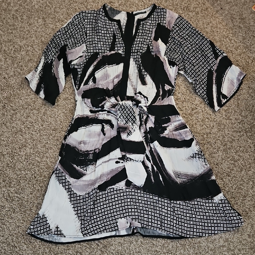 Natori Black and White Abstract Midi Dress